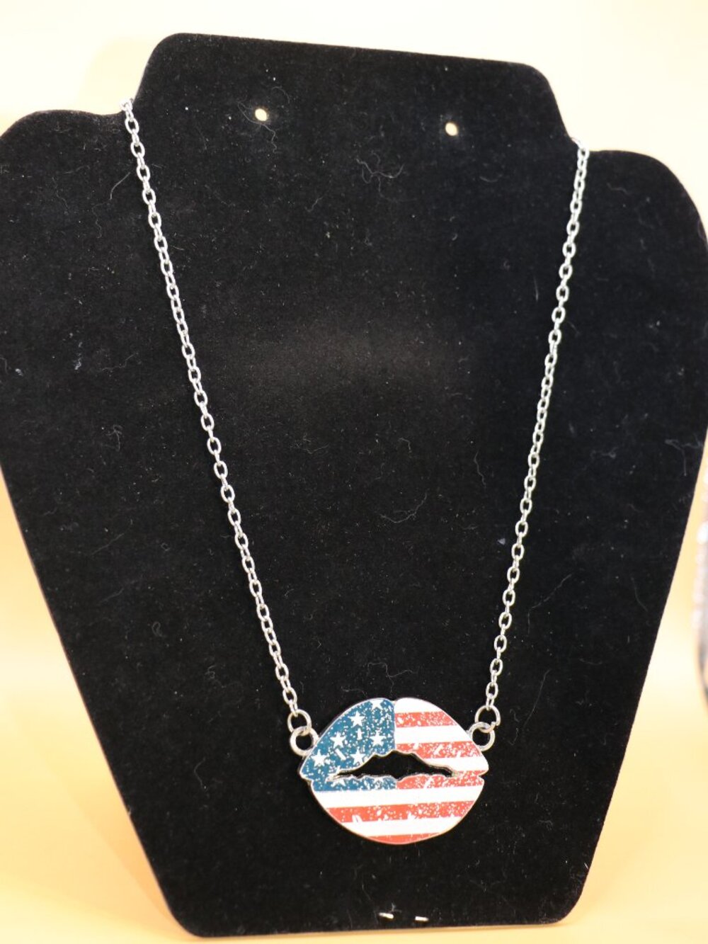 Claire's 16" Necklace W/3" Extender Patriotic Lips Necklace
